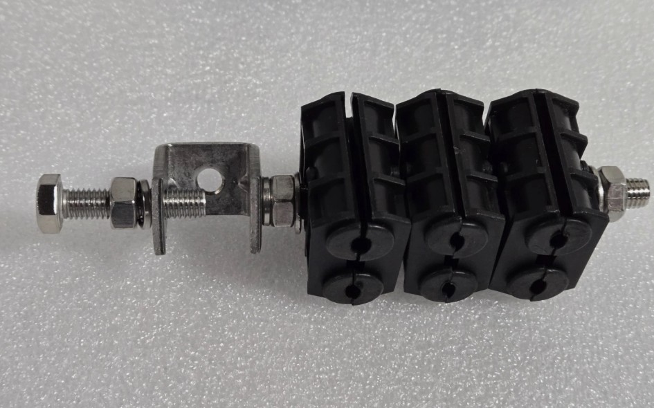 5-units min. Maxdao  Dual Feeder Clamp For 4.0-7.0 Cable 6 Way - SI-1231-0